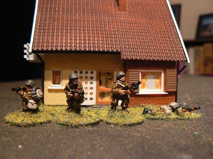M-SM3 20mm Modern Russian Motor Rifles Infantry with AKS Old 2