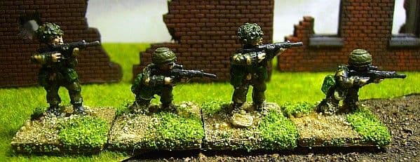 P-B8 20mm British Paratroopers Firing Old