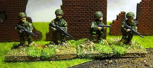 P-B9 20mm British Paratroopers Advancing Old