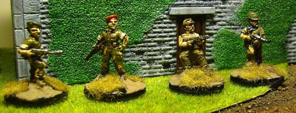 P-DW1 20mm Mercenaries with Mixed Weapons Painted