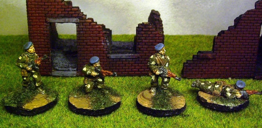 P-GDR5 20mm Modern German Paratroopers with AK47 Old