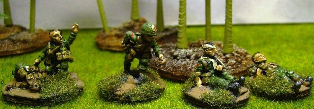 V-US25 20mm US Army Casualties & Medics Old