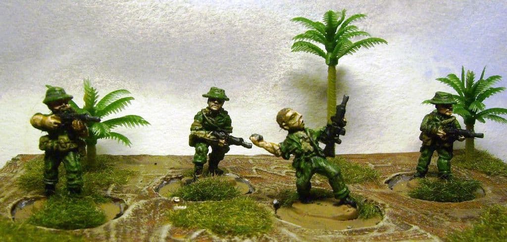 V-US2A 20mm US Army Infantry with M16 with Assorted Headgear Old
