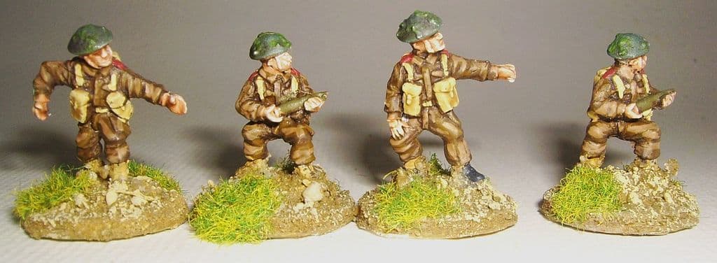 W-B13 20mm WWII British Gun Crews in Steel Helmets Old