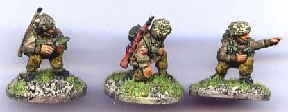 W-BP13 20mm WWII British Para Gun Crew in Steel Helmet Old