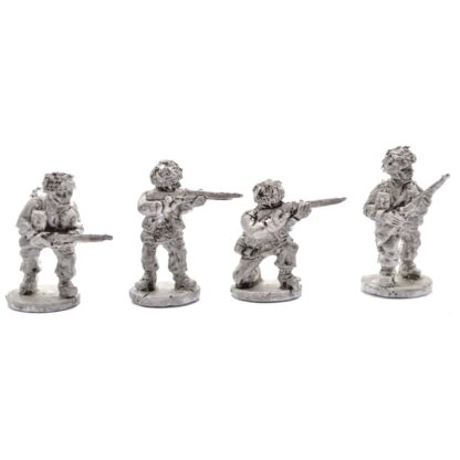W-BP3 20mm WWII British Paras with Rifles in Steel Helmets