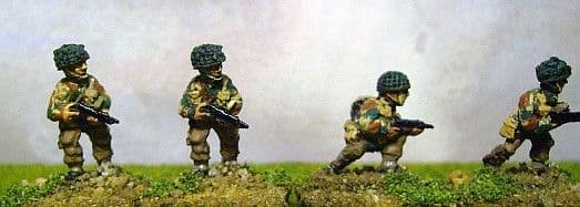 W-BP5 20mm WWII British Paras with Sten Guns in Steel Helmets Old