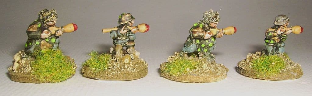 W-G14 20mm WWII German Infantry with Panzerfaust Old