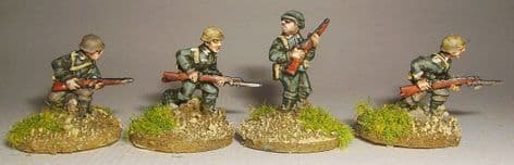 W-G17 20mm WWII German Assault Engineers with Rifles Old