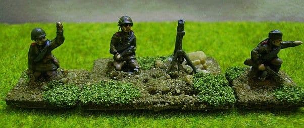 W-RA6 20mm WWII Soviet 82mm Mortar & 3 Crew Old