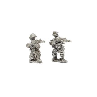 WB9 15mm WWII British Infantry Firing with Rifles in Steel Helmet