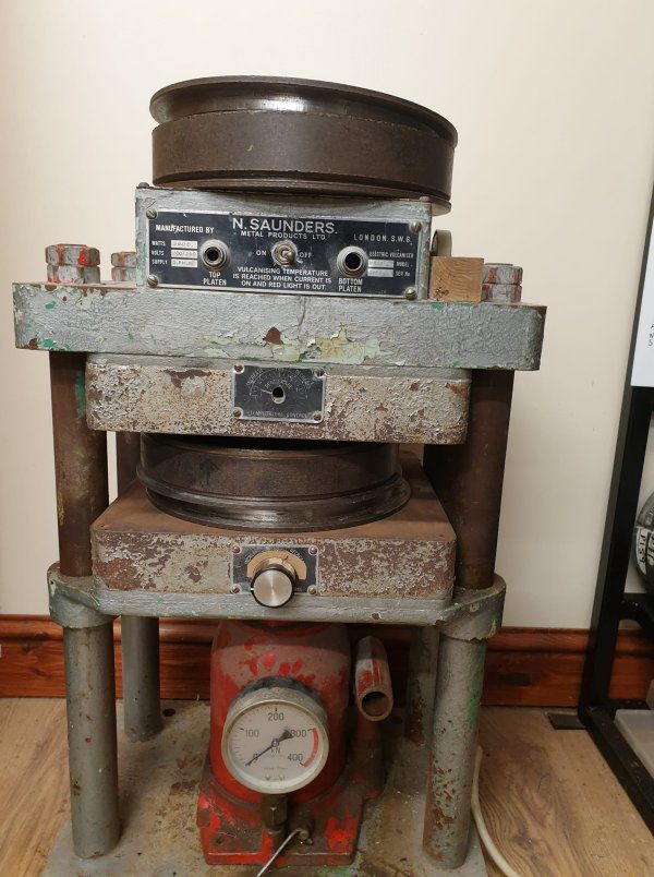 Saunders Mould Press