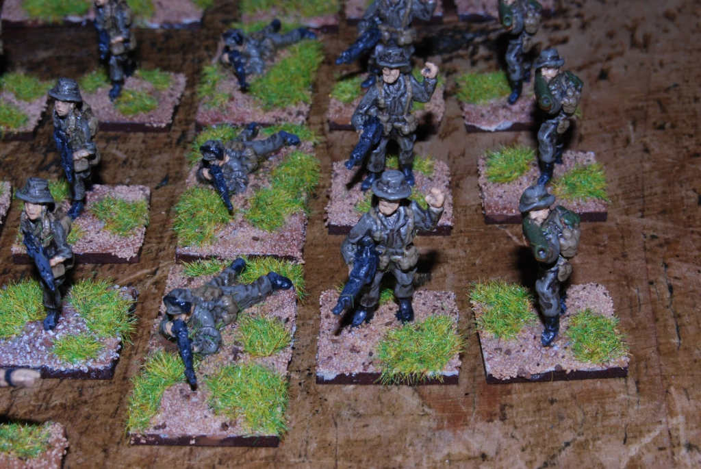 V-A1 20mm Infantry Command & V-A2 20mm Infantry with SLR