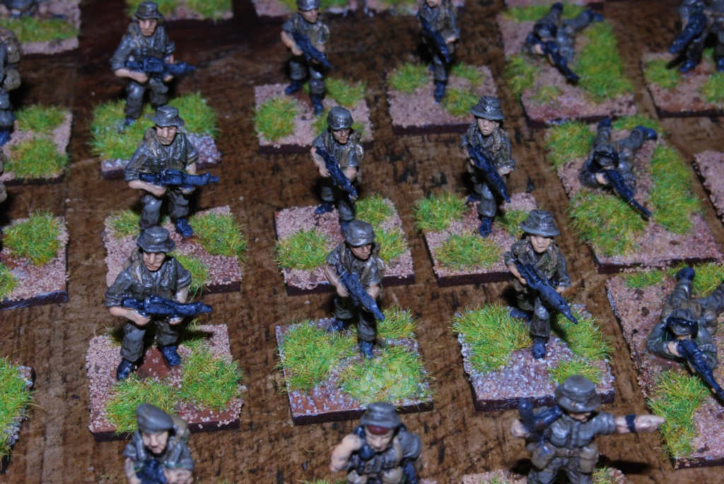 V-A1 20mm Infantry Command & V-A2 20mm Infantry with SLR
